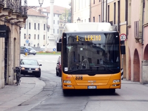 autobus (Art. corrente, Pag. 1, Foto generica)